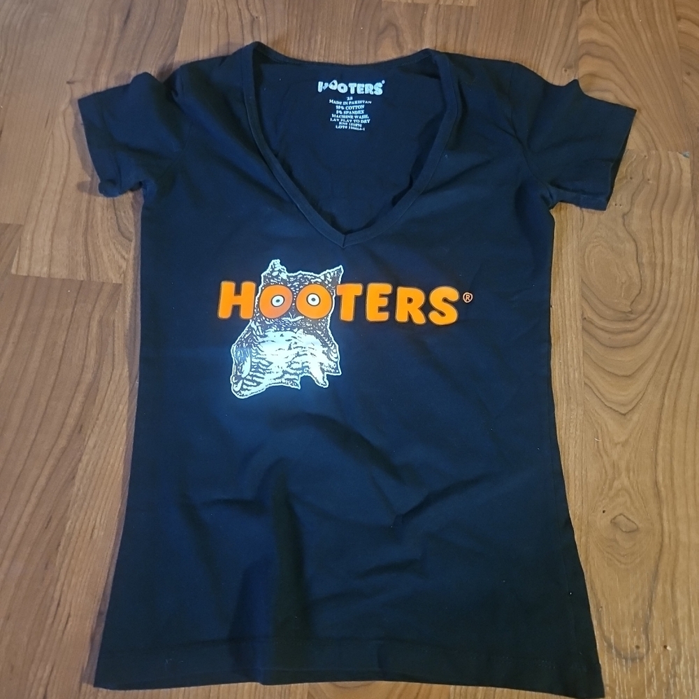 Hooters xs Black T-shirt
